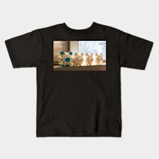 Pigs in a window. Kids T-Shirt